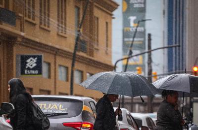 Defesa Civil emite alerta para chuva forte e instabilidade entre segunda e terça-feira 