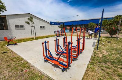Prefeitura entrega academia ao ar livre no Loteamento Santa Terezinha