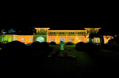 Campanha de prevenção ao câncer de pele ilumina Jardim do Dmae em laranja