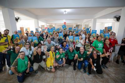 Prefeitura realiza última entrega de matrículas do ano para moradores do Jardim Leopoldina