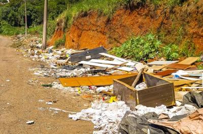 DMLU faz limpeza no bairro Mário Quintana neste domingo
