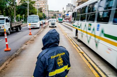 EPTC orienta motoristas sobre alteração no embarque e desembarque de ônibus na estação Hospital de Clínicas