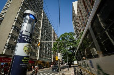 Vítima de violência doméstica é socorrida após acionar totem de segurança