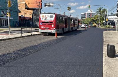 Serviços de requalificação asfáltica avançam na avenida Wenceslau Escobar