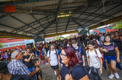 Cerca de 70 mil alunos retomam as aulas na rede municipal nesta quarta-feira