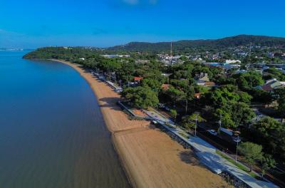 Orla de Ipanema tem calçadão mais resiliente e nova área de convivência