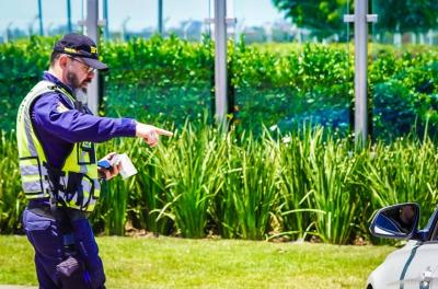 EPTC informa bloqueio total na rua Marquês do Herval para içamento de carga