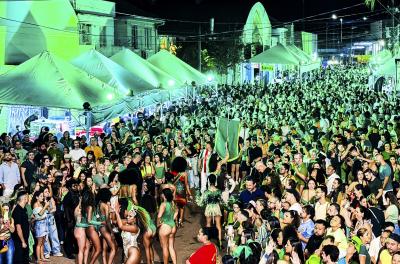 Saint Patrick’s Day do 4º Distrito reúne 25 mil pessoas