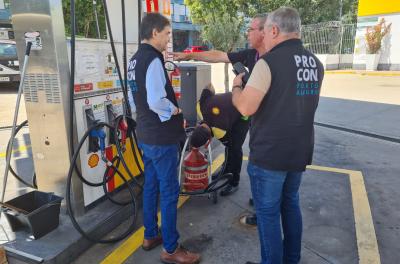 Procon Porto Alegre notifica postos de combustíveis por aumento de preços do diesel e gasolina