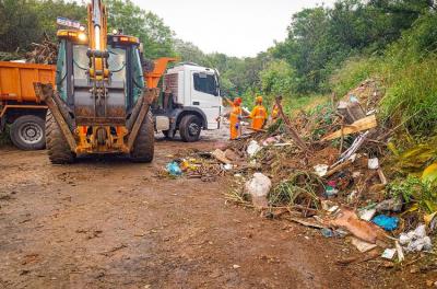Mutirão de limpeza recolhe 30 toneladas de resíduos no bairro Lomba do Pinheiro