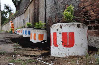 Zona Norte ganha mural comemorativo e plantio em ação do DMLU pelo aniversário de Porto Alegre