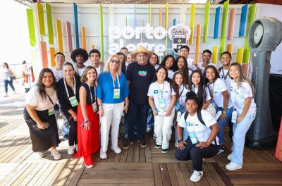 jovens do pescar com o prefeito