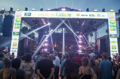 Baile da Cidade leva grande público à Redenção para comem