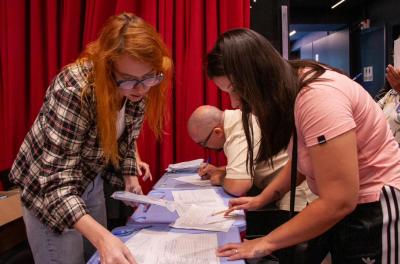 Segunda remessa de cartões do Auxílio Material Escolar começa a ser distribuída