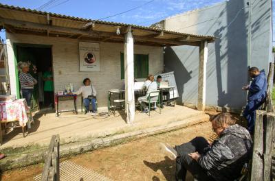 Mutirão de renegociação de dívidas atrai consumidores do Dmae no bairro Sarandi