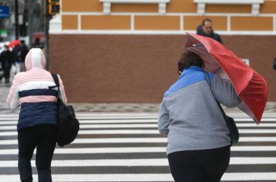Defesa Civil emite alerta para ventos fortes em Porto Alegre entre quinta e sexta-feira 