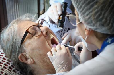Consultórios móveis levam odontologia para mais perto de quem não pode sair de casa