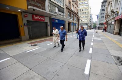 EPTC inicia implantação de faixa exclusiva para veículos de emergência no Calçadão da Rua dos Andradas