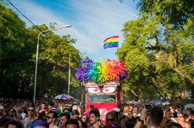 Saúde leva orientação sobre prevenção e acesso a serviços para a Parada Livre 