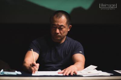  Artista demonstra a arte e beleza da caligrafia japonesa na Sala Álvaro Moreyra