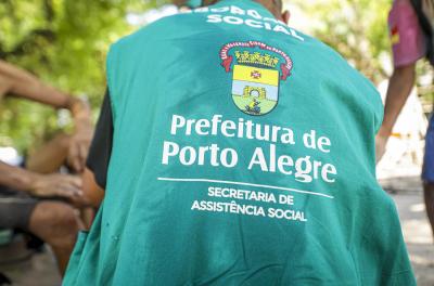 Porto Alegre fortalece atendimento a pessoas em situação de rua e denúncias de trabalho infantil por meio do 156