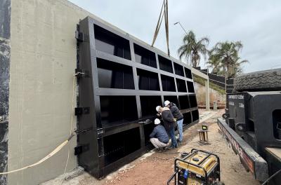 Nova comporta 12 é instalada no dique da avenida Castelo Branco