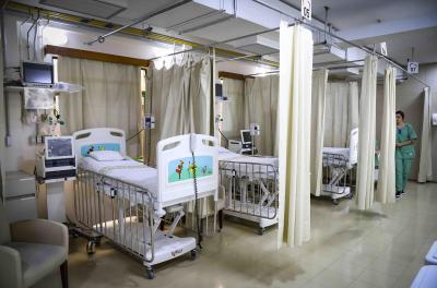 Foto de leitos vazios em hospital