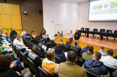 Prefeito reúne subprefeituras para abordar demandas das comunidades
