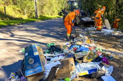 Mutirão de limpeza recolhe 25 toneladas de resíduos da Lomba do Pinheiro