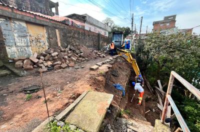 Reconstrução de muro de contenção