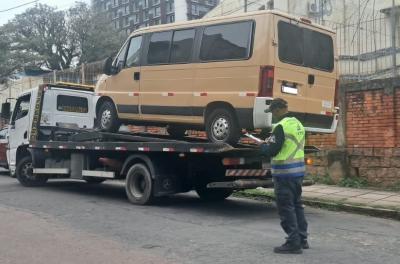 EPTC recolhe três veículos por transporte escolar clandestino em ações de fiscalização