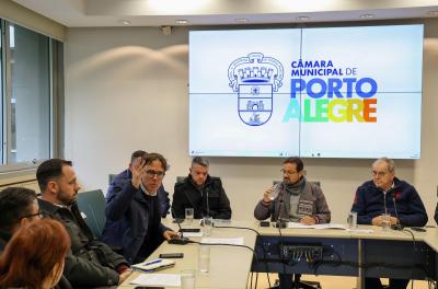 Prefeitura e comunidade dialogam sobre drenagem e proteção do bairro Guarujá