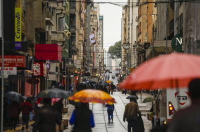 Emitido alerta para chuvas intensas e ventos fortes a partir deste domingo
