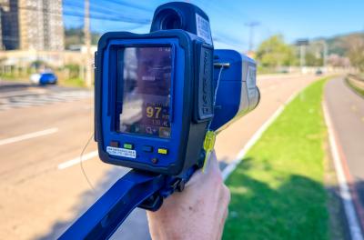 EPTC realiza 51 operações com radar portátil e fiscaliza mais de 17 mil veículos