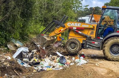 Mutirão de limpeza recolhe 35 toneladas de resíduos no bairro Lomba do Pinheiro